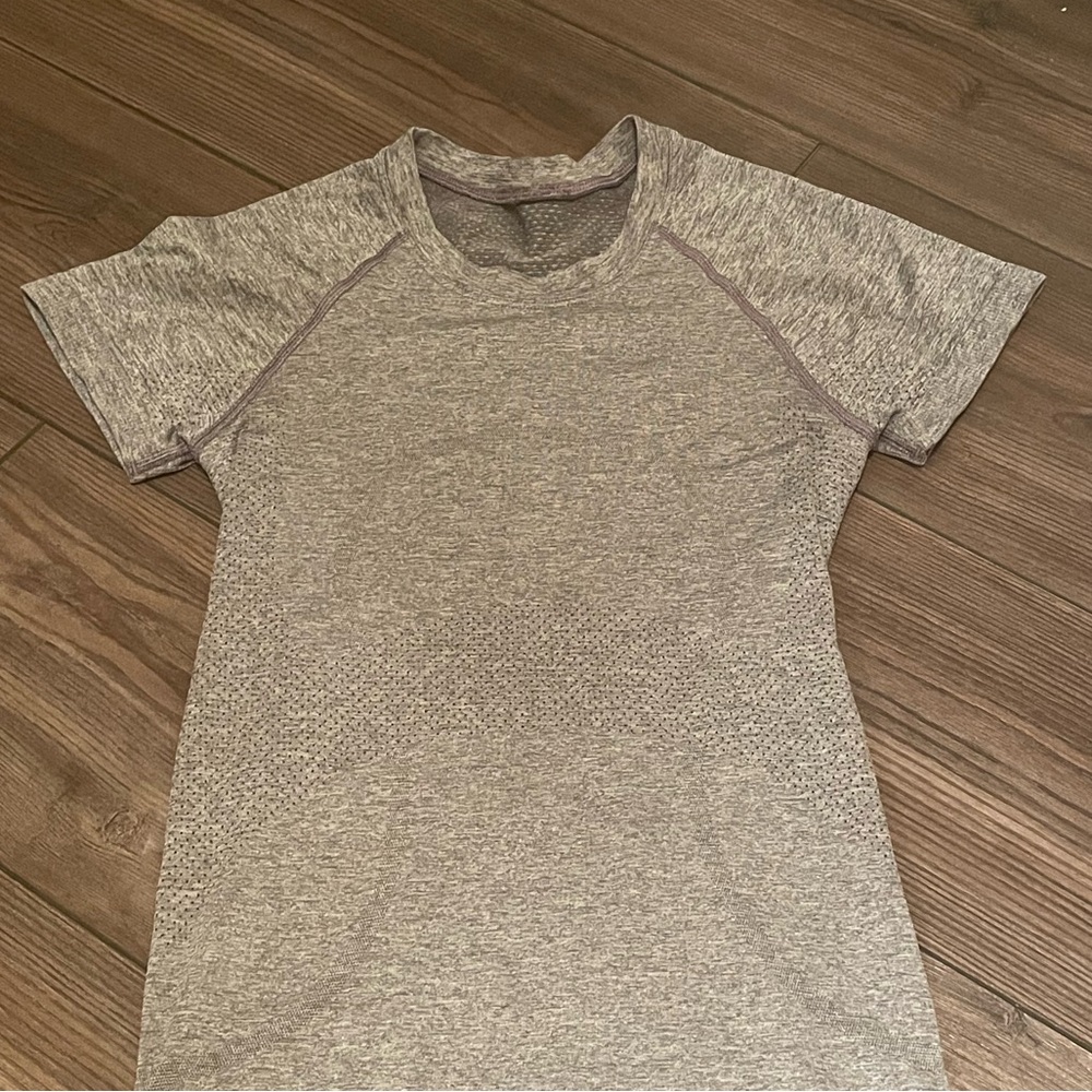 Lululemon T-shirt size 2